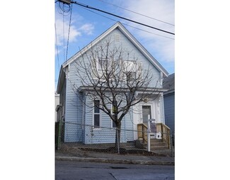 36 Hudson St, Lowell, MA 01852