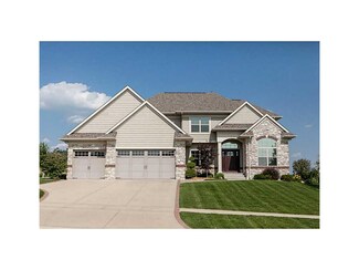 2830 Wildflower Rd, Cedar Rapids, IA 52411