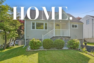 65 Bennett St, Fairfield, CT 06825