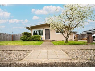 1030 Tyler Ave, Cottage Grove, OR 97424