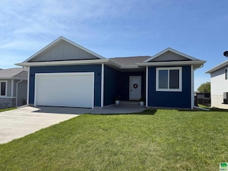 1604 14th St SE, Orange City, IA 51041