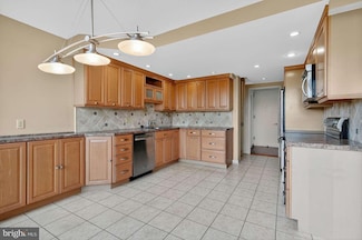 1001 City Ave Unit WB-914, Wynnewood, PA 19096