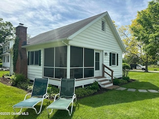 12 Seneca Dr, Queensbury, NY 12804