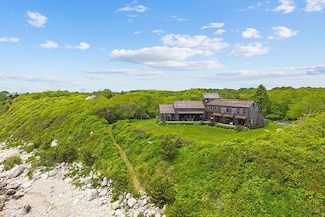 1635 Isabella Beach Rd, Fishers Island, NY 06390
