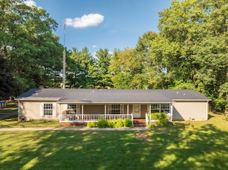 688 W County Rd 1100 S, Wolcott, IN 47995