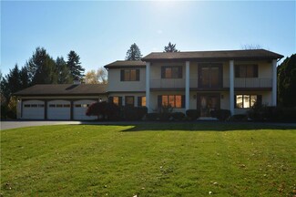 7 Larwood Dr, Rochester, NY 14618