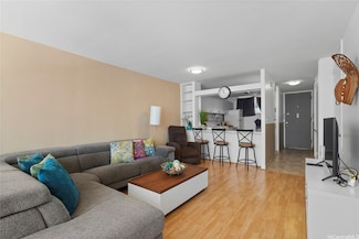 780 Amana St Unit 1102, Honolulu, HI 96814