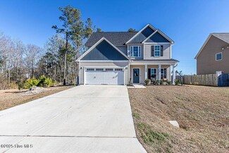 424 Duster Ln, Richlands, NC 28574