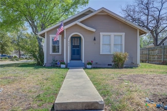 923 N Heideke St, Seguin, TX 78155