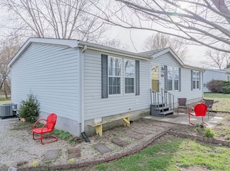 392 W Shirley Ln, Richview, IL 62877