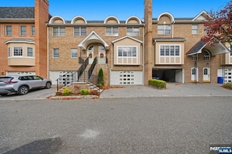 119 Stonegate Trail, Cresskill, NJ 07626