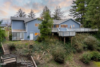 425 NE Edgecliff Dive, Waldport, OR 97394