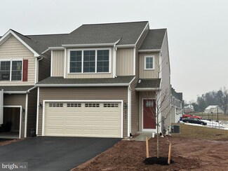 100 Magnolia Dr, Middletown, PA 17057
