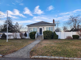 1504 3rd St, West Babylon, NY 11704