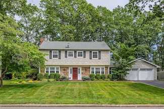 15 Shadetree Ln, Stony Brook, NY 11790