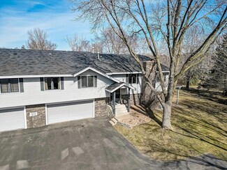 5694 Royal Oaks Dr, Saint Paul, MN 55126