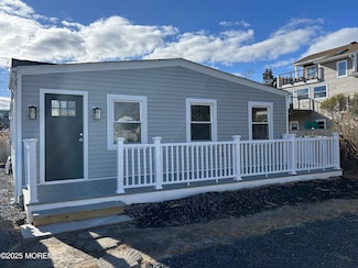 104 Clearwater Dr, Waretown, NJ 08758