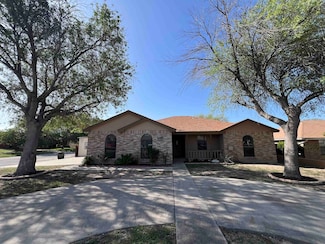 700 W 11th St, Del Rio, TX 78840