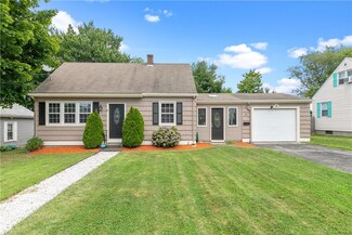 44 Greenway Dr, Bristol, RI 02809