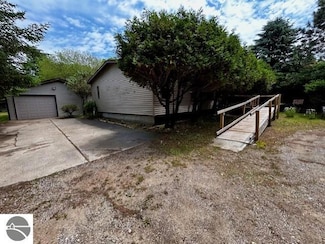8067 Cherry Ave, Rapid City, MI 49676