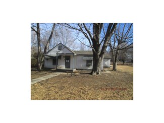 4613 Westridge Rd, Kansas City, MO 64133