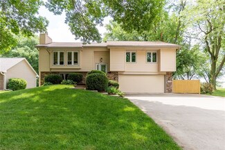 5776 Columbine Dr, Johnston, IA 50131