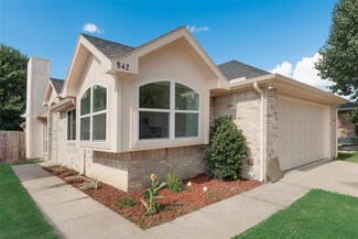842 Forest Oaks Dr, Grand Prairie, TX 75052