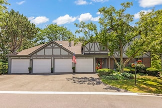 1938 Gresham Cir Unit A, Wheaton, IL 60189