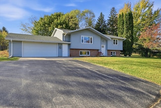 6837 Reuter Ln, West Bend, WI 53090