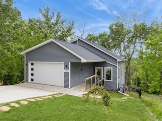 4410 High St, West Des Moines, IA 50265