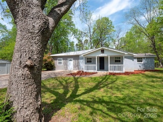 105 Strickland Ln, Bessemer City, NC 28016