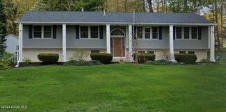18 Rolling Brook Ct, Clifton Park, NY 12065