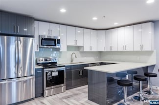 411 E Brinkerhoff Ave Unit 412, Palisades Park, NJ 07650