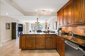 3621 Oaks Clubhouse Dr Unit 206, Pompano Beach, FL 33069