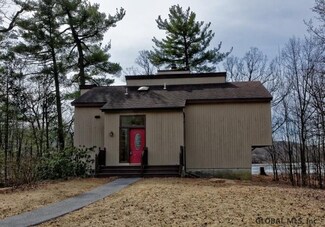 54 Bluff Rd, Rexford, NY 12148