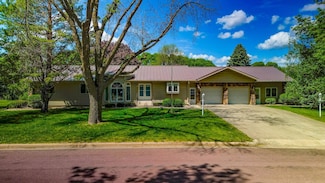 402 2nd Ave SE, Mapleton, MN 56065