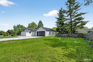 4405 Greenwood Rd, Woodstock, IL 60098