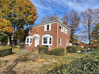 8019 Utopia Pkwy, Jamaica, NY 11432