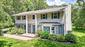 28 Highland Blvd, Dix Hills, NY 11746
