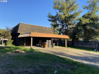 147 D St, Riddle, OR 97469