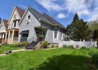 2608 W Grant St, Milwaukee, WI 53215