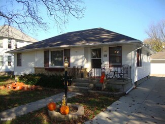 105 S 3rd Ave, Forreston, IL 61030
