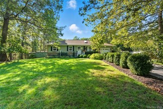 173 W End Ave, Shirley, NY 11967