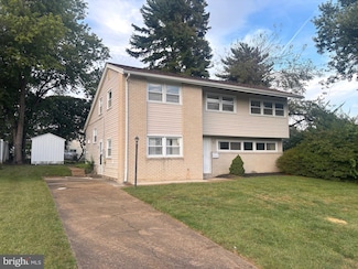 8 N Avon Dr, Claymont, DE 19703