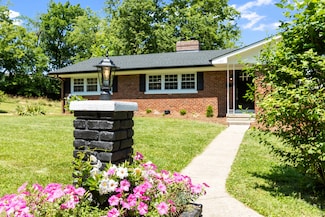 120 Country Ln, Frankfort, KY 40601