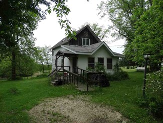 143 W 1st St, Waterville, IA 52170