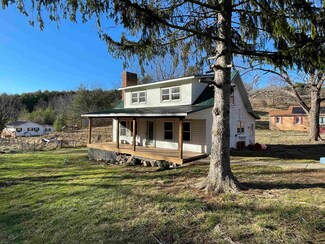 2709 Julia Simpkins Rd, Hiwassee, VA 24347