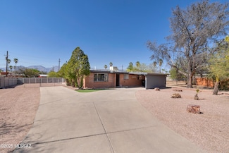 8105 E Beverly St, Tucson, AZ 85710