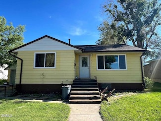 721 6th St SE, Sidney, MT 59270