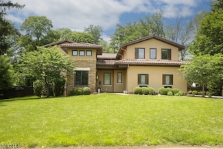 39 Crescent Dr, Morristown, NJ 07960